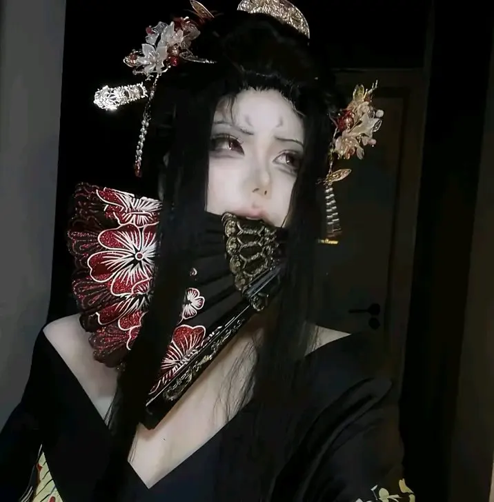 月月（限女  爱玩玩 不玩滚）头像